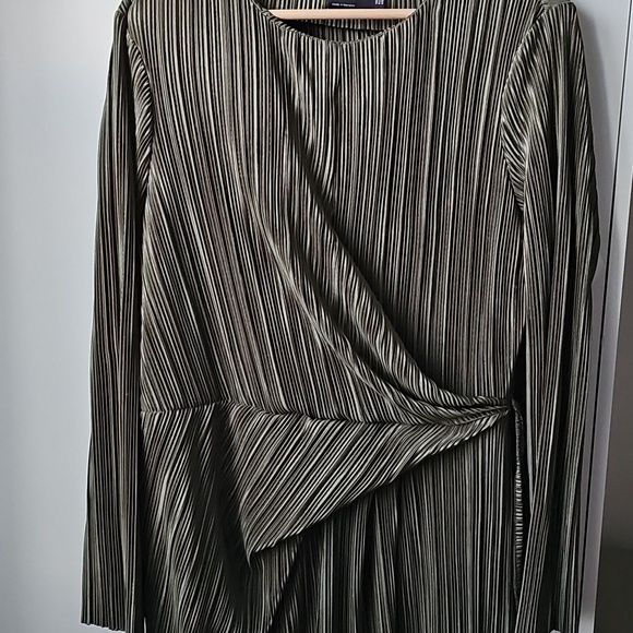 Asos Designe Curve Plisse Long Sleeve Wrap Tie Waist Maxi Dress In Khaki Green - Picture 6 of 7